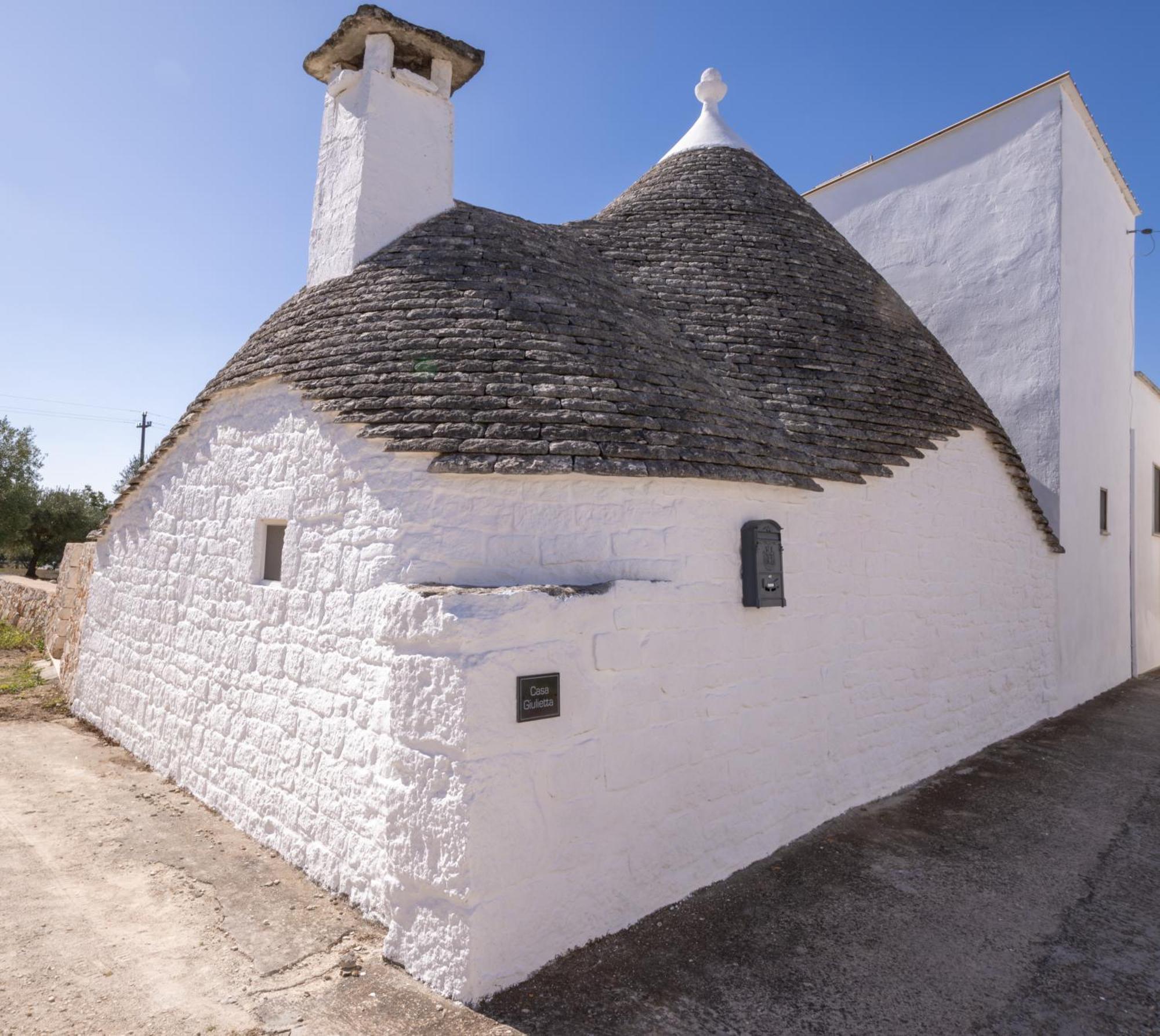Villa With Trullo And Pool, Alberobello Exterior photo