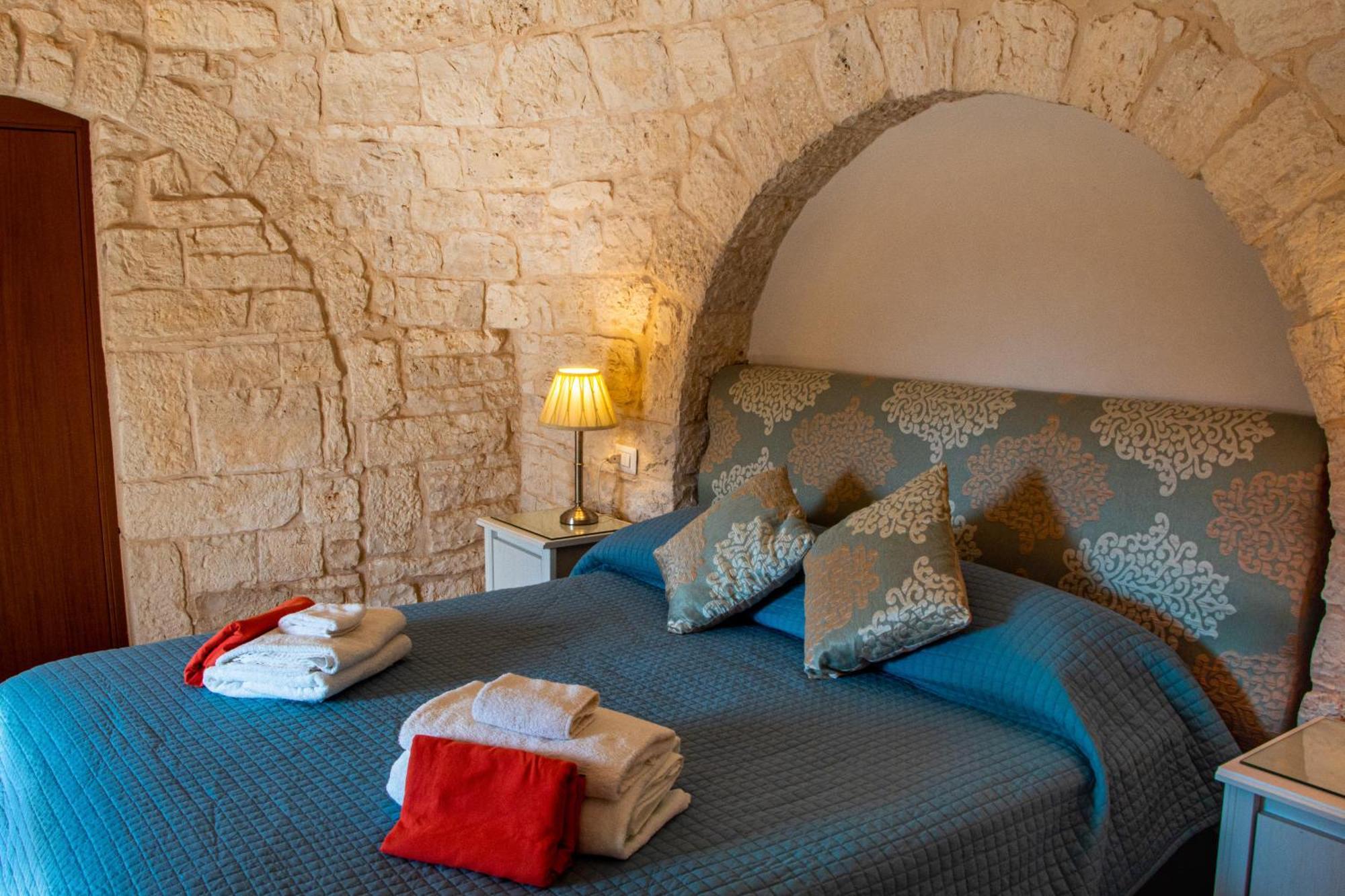 Villa With Trullo And Pool, Alberobello Exterior photo