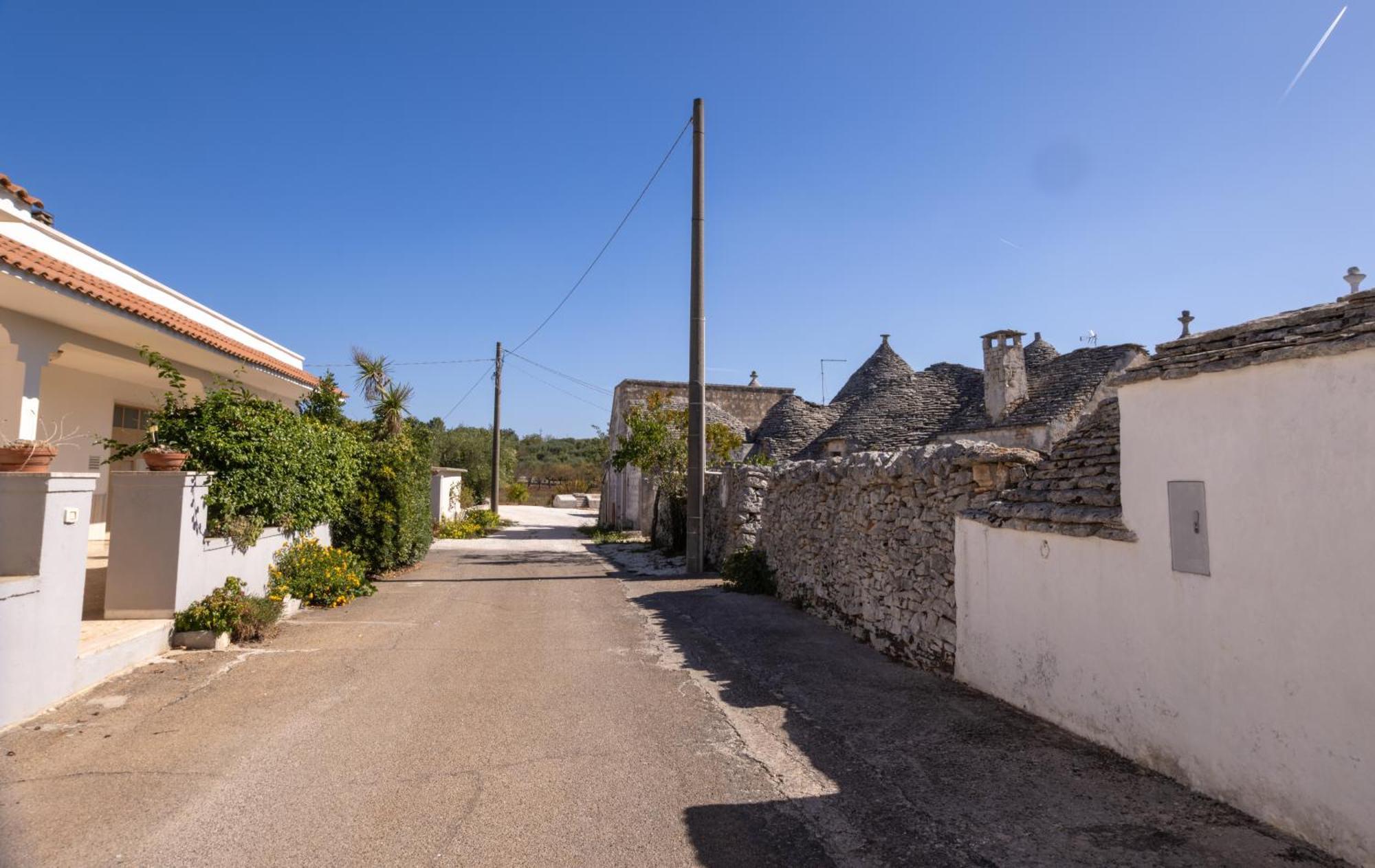 Villa With Trullo And Pool, Alberobello Exterior photo